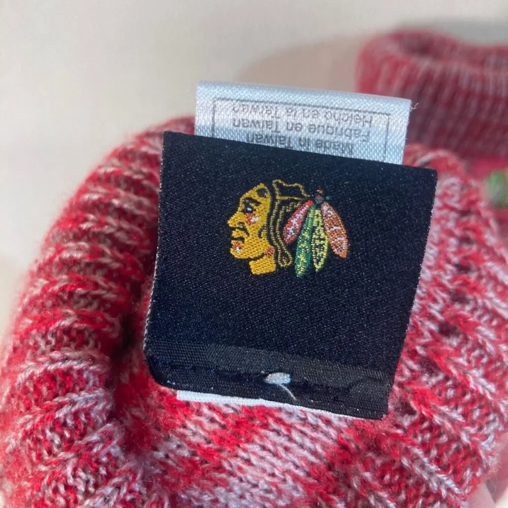 Adidas Chicago Blackhawks Mittens Red and White Cable‎ Knit Long Cuff Lined
